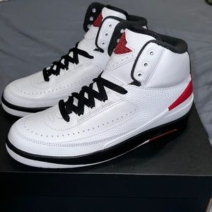 Air Jordan 2 Chicago. Size 7Y/8.5 W. White/ Varsity Red-Black.